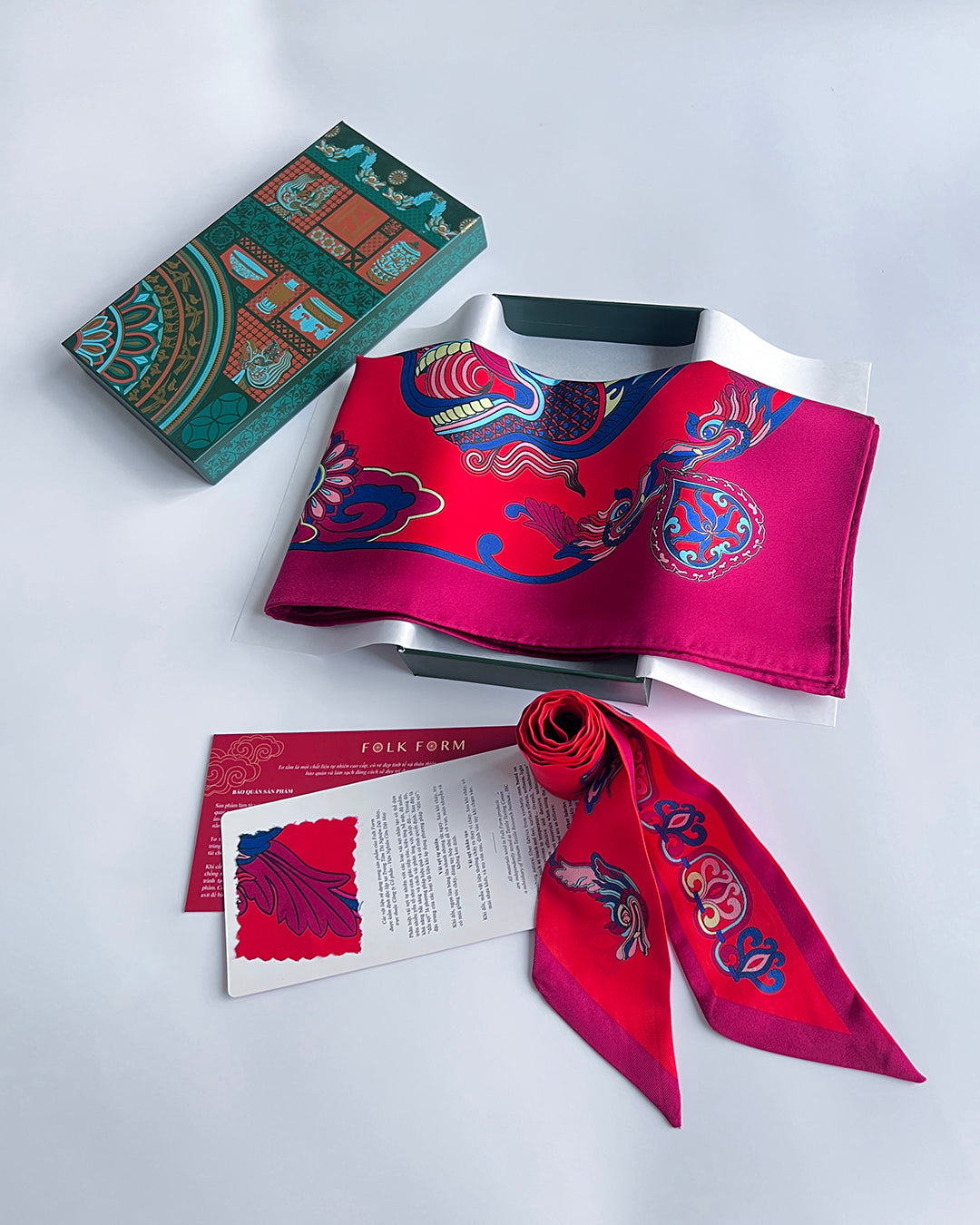 Quà Tặng Cao Cấp Tinh Sắc / Khăn Lụa Vuông Hương Vân Long Mộng / Đỏ