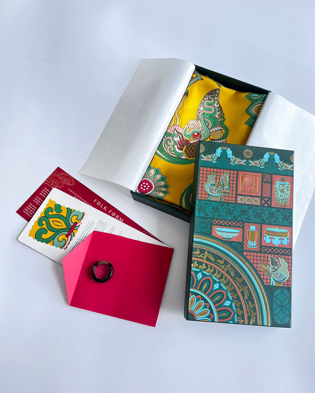 Quà Tặng Cao Cấp Tinh Nhã / Khăn Lụa Vuông Mây Hoạ Long Ân / Vàng