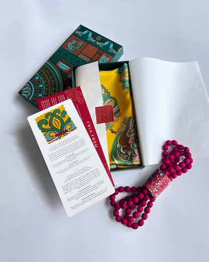 Quà Tặng Cao Cấp Tinh Ngọc / Khăn Lụa Vuông Mây Hoạ Long Ân / Vàng