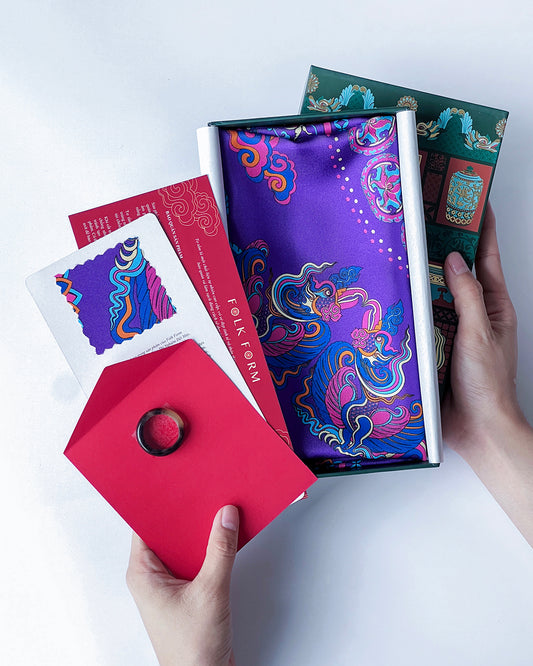 Set 3 Hộp Quà – Quà Tặng Doanh Nghiệp Cao Cấp Tinh Nhã / Khăn Lụa Vuông Phụng Vũ Vân Ca / Tím