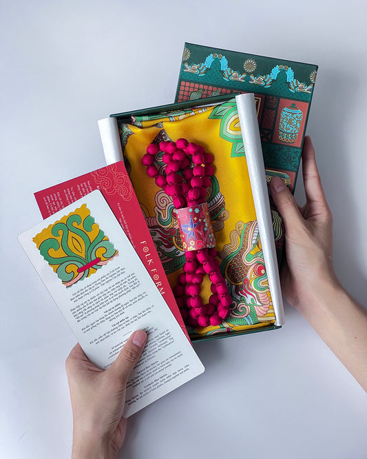 Set 3 Quà Tặng Doanh Nghiệp Cao Cấp Tinh Vân / Khăn Lụa Vuông Mây Hoạ Long Ân / Vàng