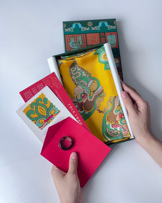 Set 3 Quà Tặng Doanh Nghiệp Cao Cấp Tinh Nhã / Khăn Lụa Vuông Mây Hoạ Long Ân / Vàng