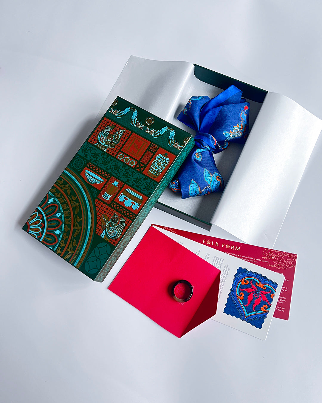 Quà Tặng Cao Cấp / Khăn Twilly Lụa Hương Vân Long Mộng / Xanh Lam Đậm / 6cm x 150cm