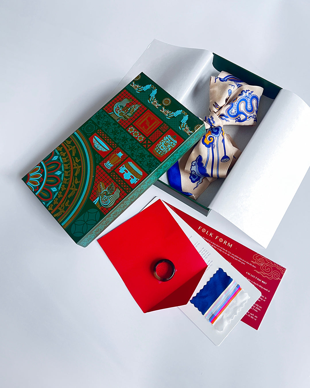 Quà Tặng Cao Cấp / Khăn Twilly Lụa Lý Quốc Ký Sự / Be & Xanh Dương / 6cm x 150cm