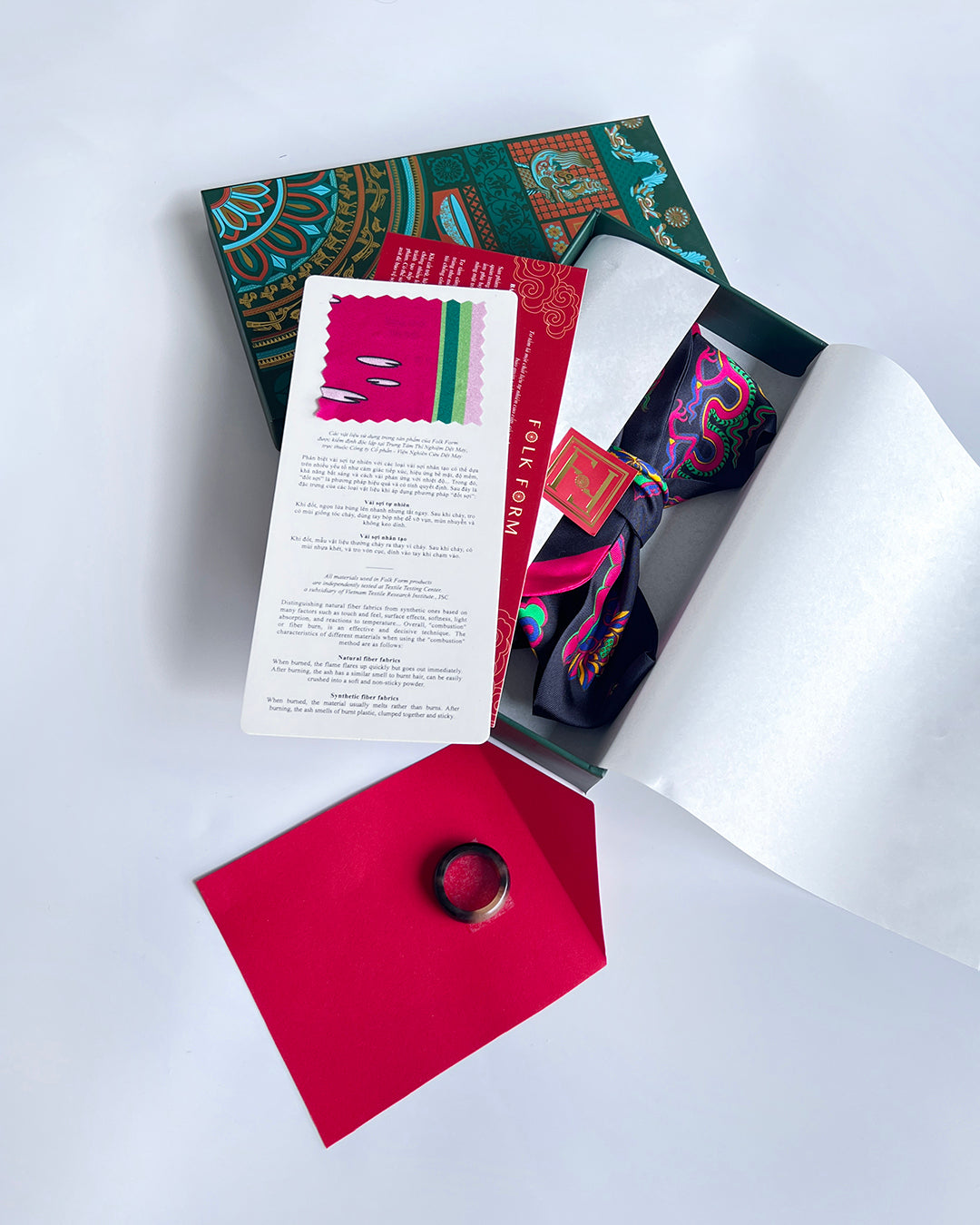 Quà Tặng Cao Cấp / Khăn Twilly Lụa Lý Quốc Ký Sự / Đen & Hồng / 6cm x 150cm