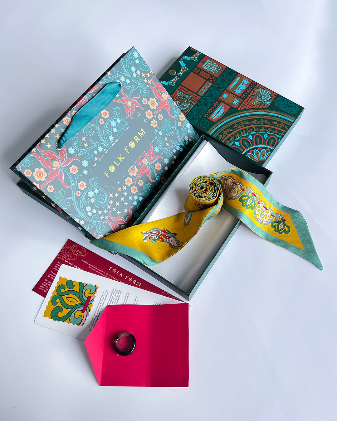 Quà Tặng Cao Cấp / Khăn Twilly Lụa Hương Vân Long Mộng / Xanh Lá & Vàng / 6cm x 150cm