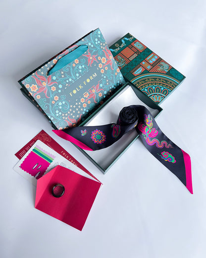 Quà Tặng Cao Cấp / Khăn Twilly Lụa Lý Quốc Ký Sự / Đen & Hồng / 6cm x 150cm