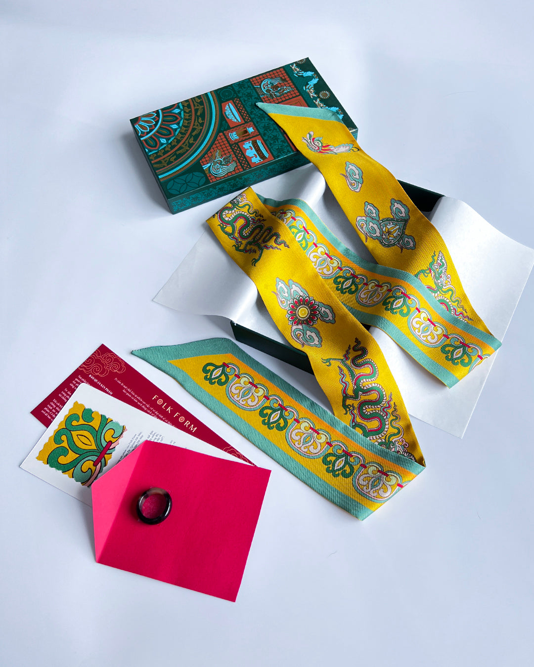 Quà Tặng Cao Cấp / Khăn Twilly Lụa Hương Vân Long Mộng / Xanh Lá & Vàng / 6cm x 150cm