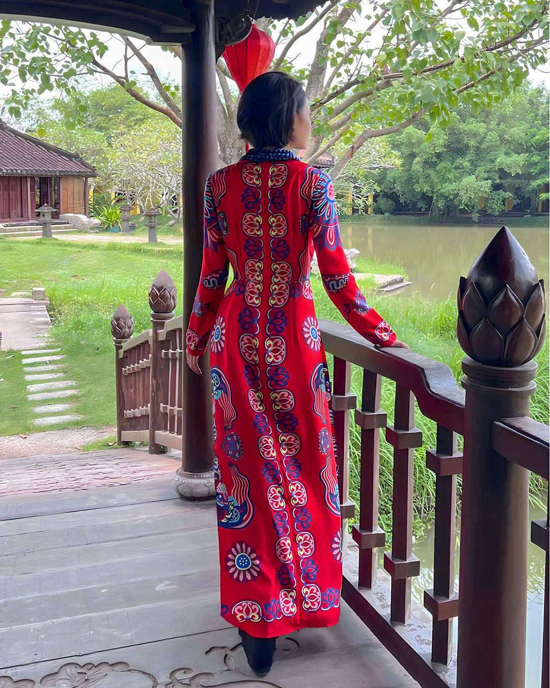 Áo Dài Truyền Thống / Hoạ tiết Mây Hoạ Long Ân Đỏ