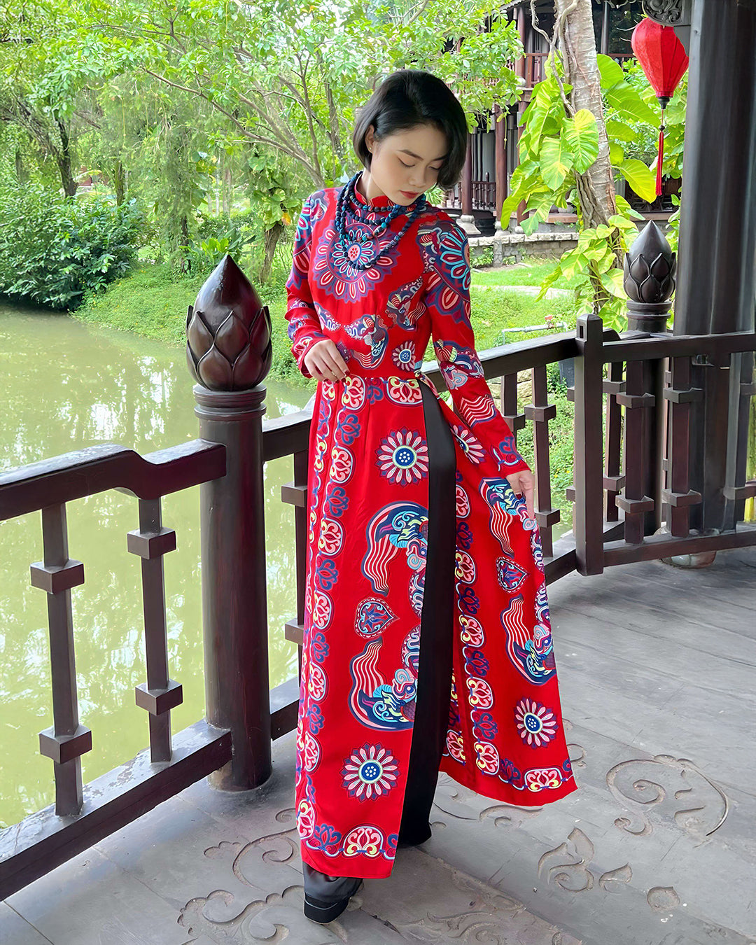 Áo Dài Truyền Thống / Hoạ tiết Mây Hoạ Long Ân Đỏ