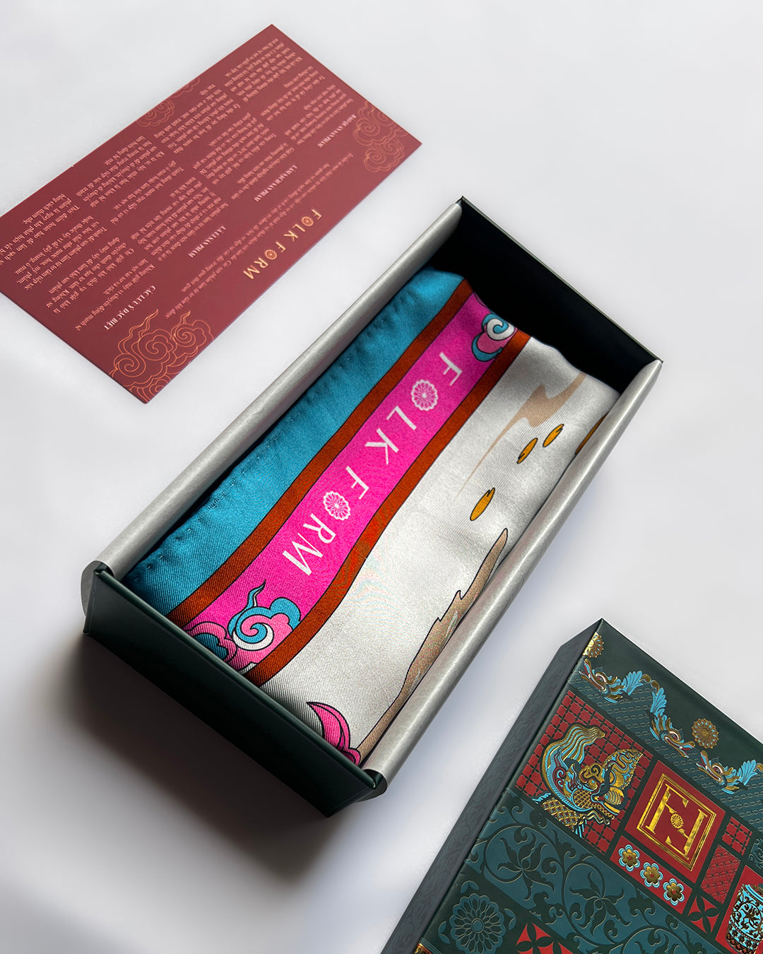 Quà Tặng Cao Cấp Tinh Tế / Khăn Lụa Vuông Uyên Ương Liên Hạ / Be & Nâu