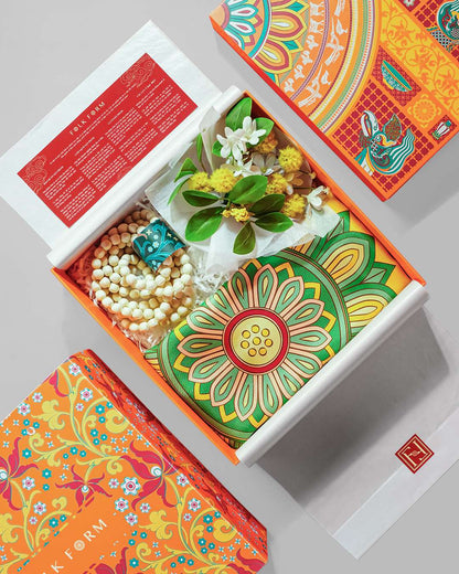 Quà Tặng Cao Cấp Tinh Mỹ / Khăn Lụa Vuông Mây Hoạ Long Ân / Vàng