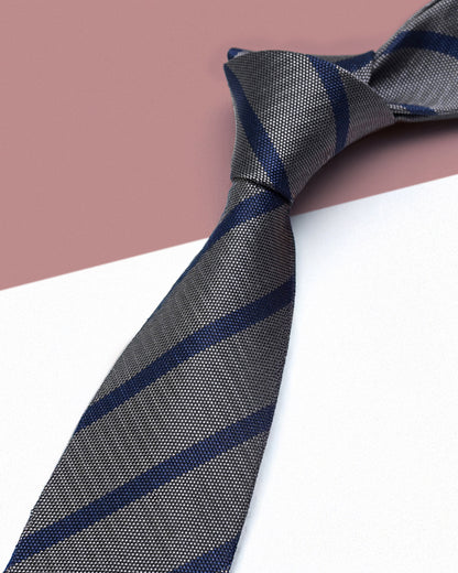 Quà Tặng Cao Cấp / Cà Vạt Lụa Gấm Hoa Văn Kẻ Chéo / Xám / 8cm x 145cm