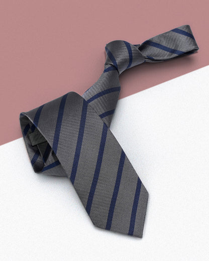 Quà Tặng Cao Cấp / Cà Vạt Lụa Gấm Hoa Văn Kẻ Chéo / Xám / 8cm x 145cm