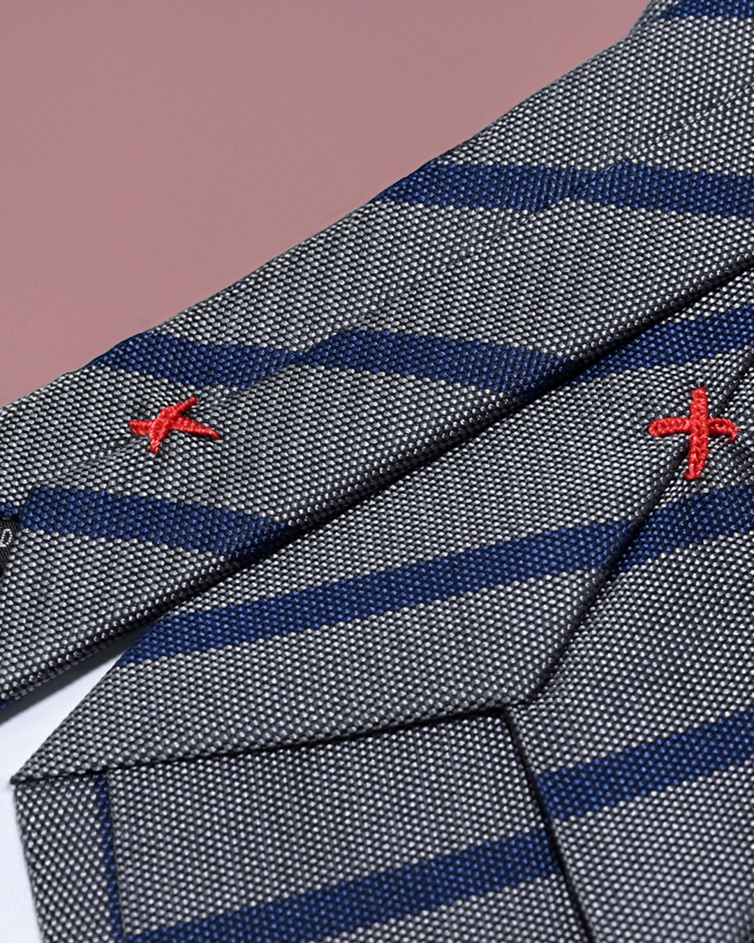 Quà Tặng Cao Cấp / Cà Vạt Lụa Gấm Hoa Văn Kẻ Chéo / Xám / 8cm x 145cm