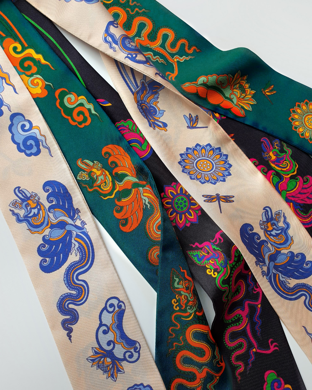 Quà Tặng Cao Cấp / Khăn Twilly Lụa Lý Quốc Ký Sự / Be & Xanh Dương / 6cm x 150cm