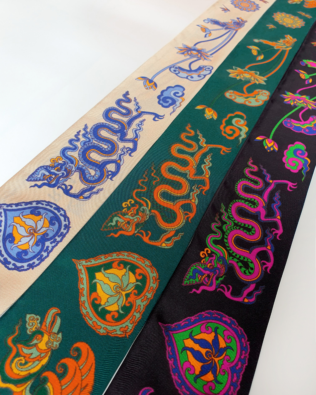 Quà Tặng Cao Cấp / Khăn Twilly Lụa Lý Quốc Ký Sự / Be & Xanh Dương / 6cm x 150cm