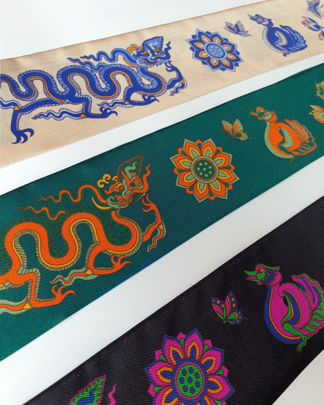 Quà Tặng Cao Cấp / Khăn Twilly Lụa Lý Quốc Ký Sự / Be & Xanh Dương / 6cm x 150cm