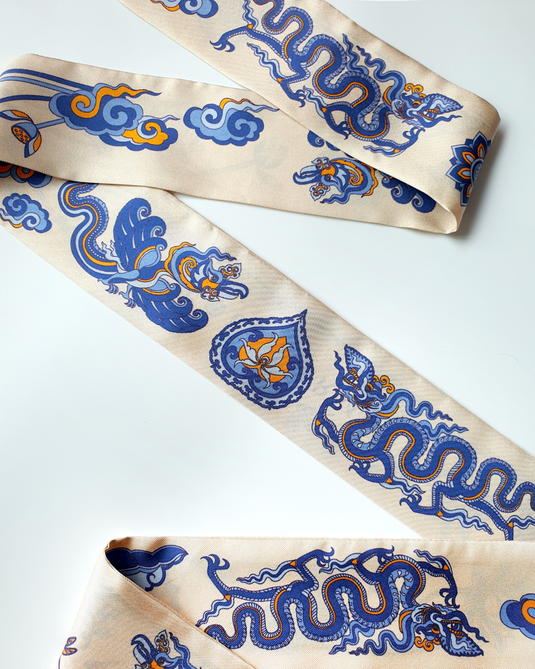 Quà Tặng Cao Cấp / Khăn Twilly Lụa Lý Quốc Ký Sự / Be & Xanh Dương / 6cm x 150cm