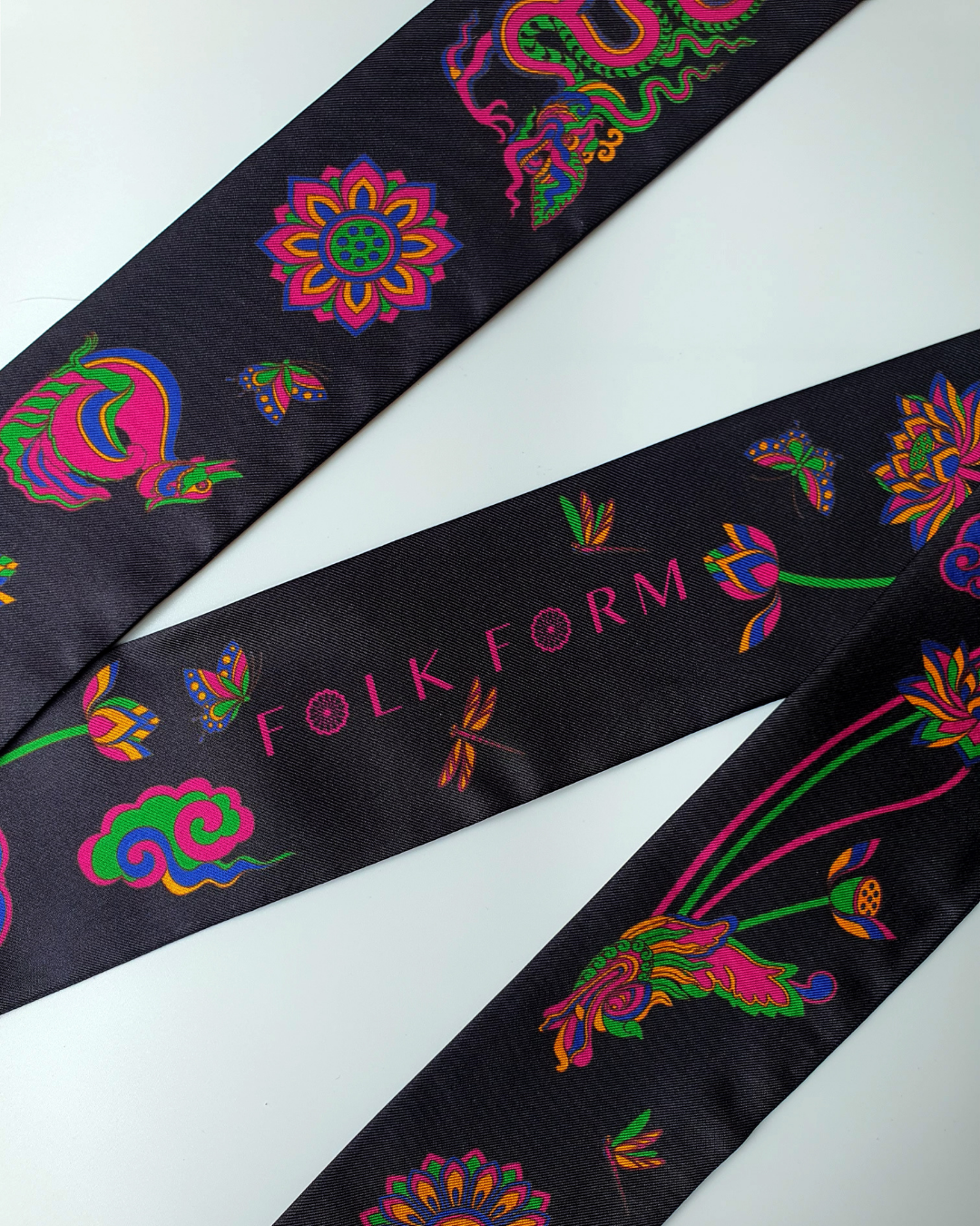 Quà Tặng Cao Cấp / Khăn Twilly Lụa Lý Quốc Ký Sự / Đen & Hồng / 6cm x 150cm