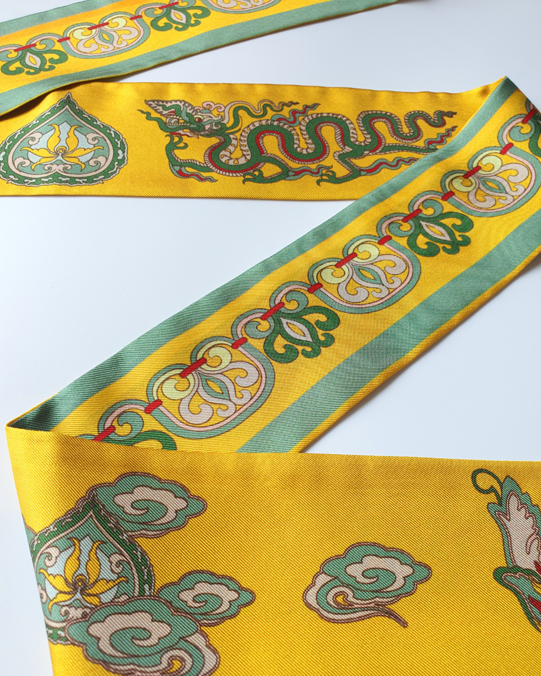 Quà Tặng Cao Cấp / Khăn Twilly Lụa Hương Vân Long Mộng / Xanh Lá & Vàng / 6cm x 150cm