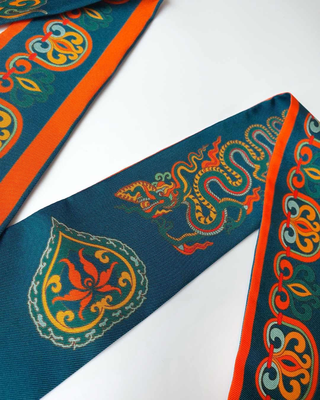 Quà Tặng Cao Cấp / Khăn Twilly Lụa Hương Vân Long Mộng / Xanh Cổ Vịt & Da Cam / 6cm x 150cm