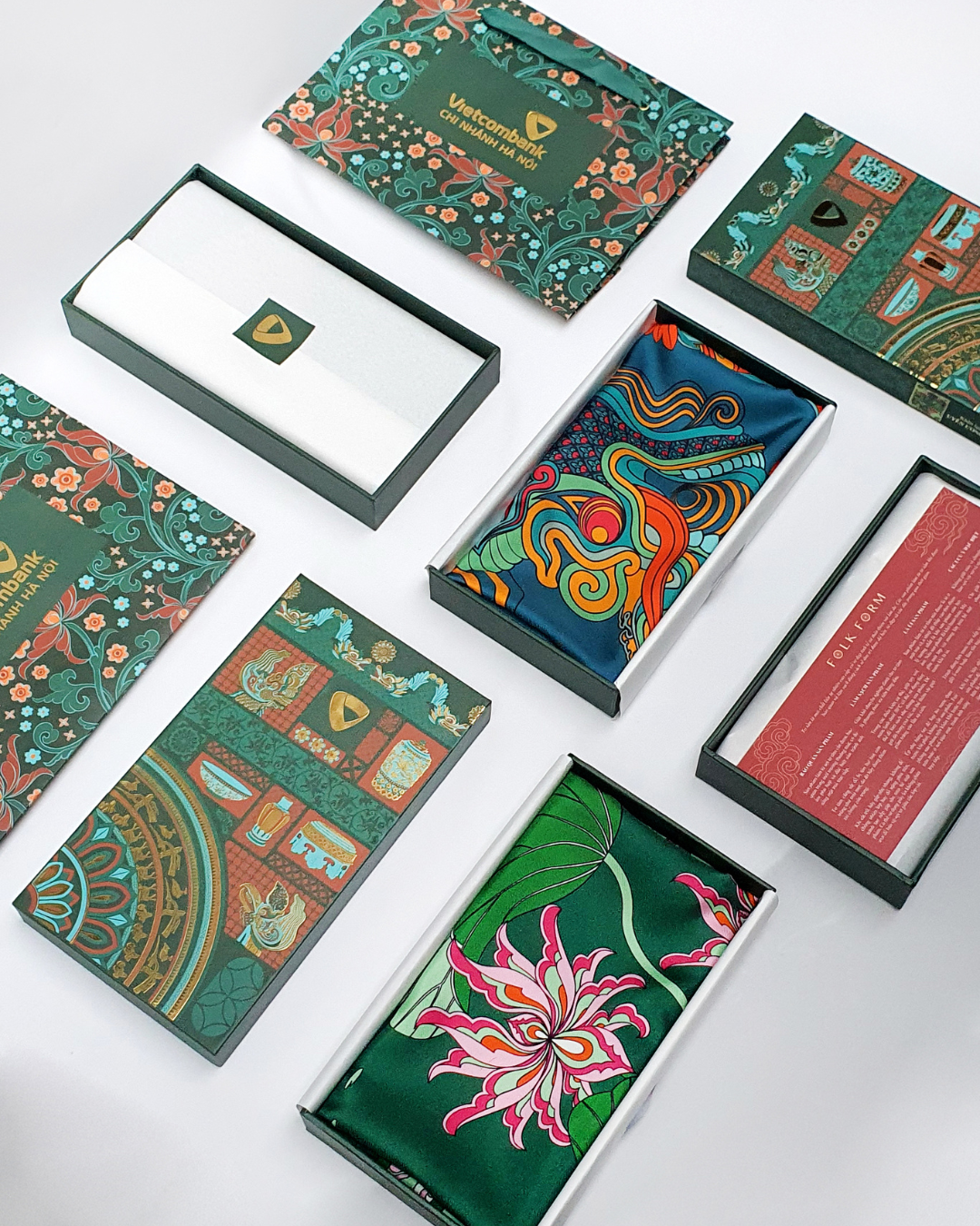 Set 3 Hộp Quà – Quà Tặng Doanh Nghiệp Cao Cấp Tinh Nhã / Khăn Lụa Vuông Phụng Vũ Vân Ca / Tím