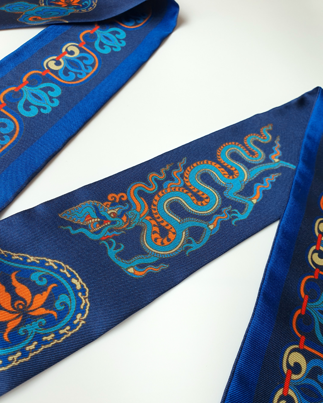 Quà Tặng Cao Cấp / Khăn Twilly Lụa Hương Vân Long Mộng / Xanh Lam Đậm / 6cm x 150cm