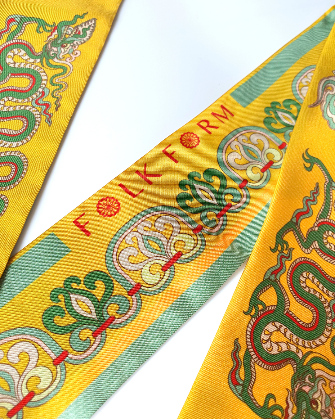 Quà Tặng Cao Cấp / Khăn Twilly Lụa Hương Vân Long Mộng / Xanh Lá & Vàng / 6cm x 150cm