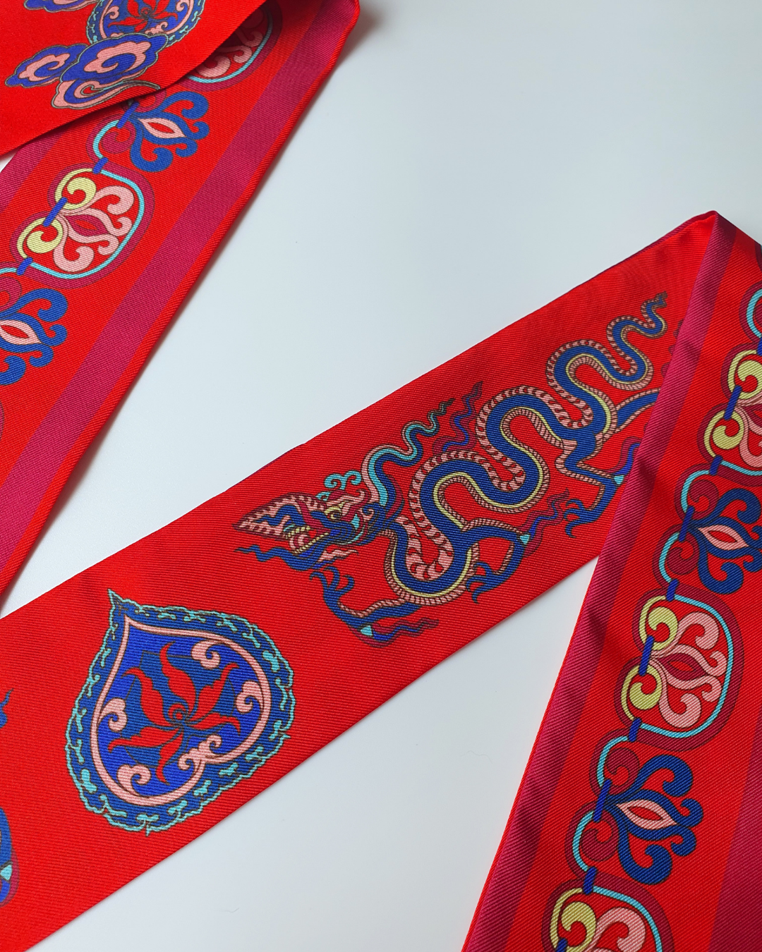 Quà Tặng Cao Cấp / Khăn Twilly Lụa Hương Vân Long Mộng / Đỏ / 6cm x 150cm