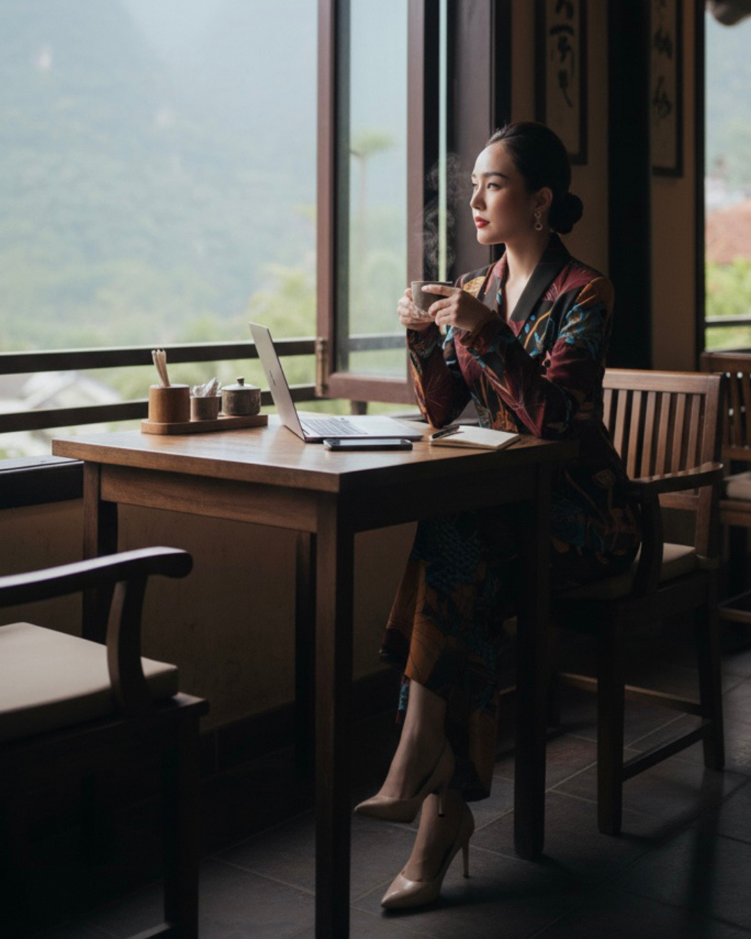 Bộ Vest Lụa / Họa tiết Uyên Ương Liên Hạ Nâu & Da Cam