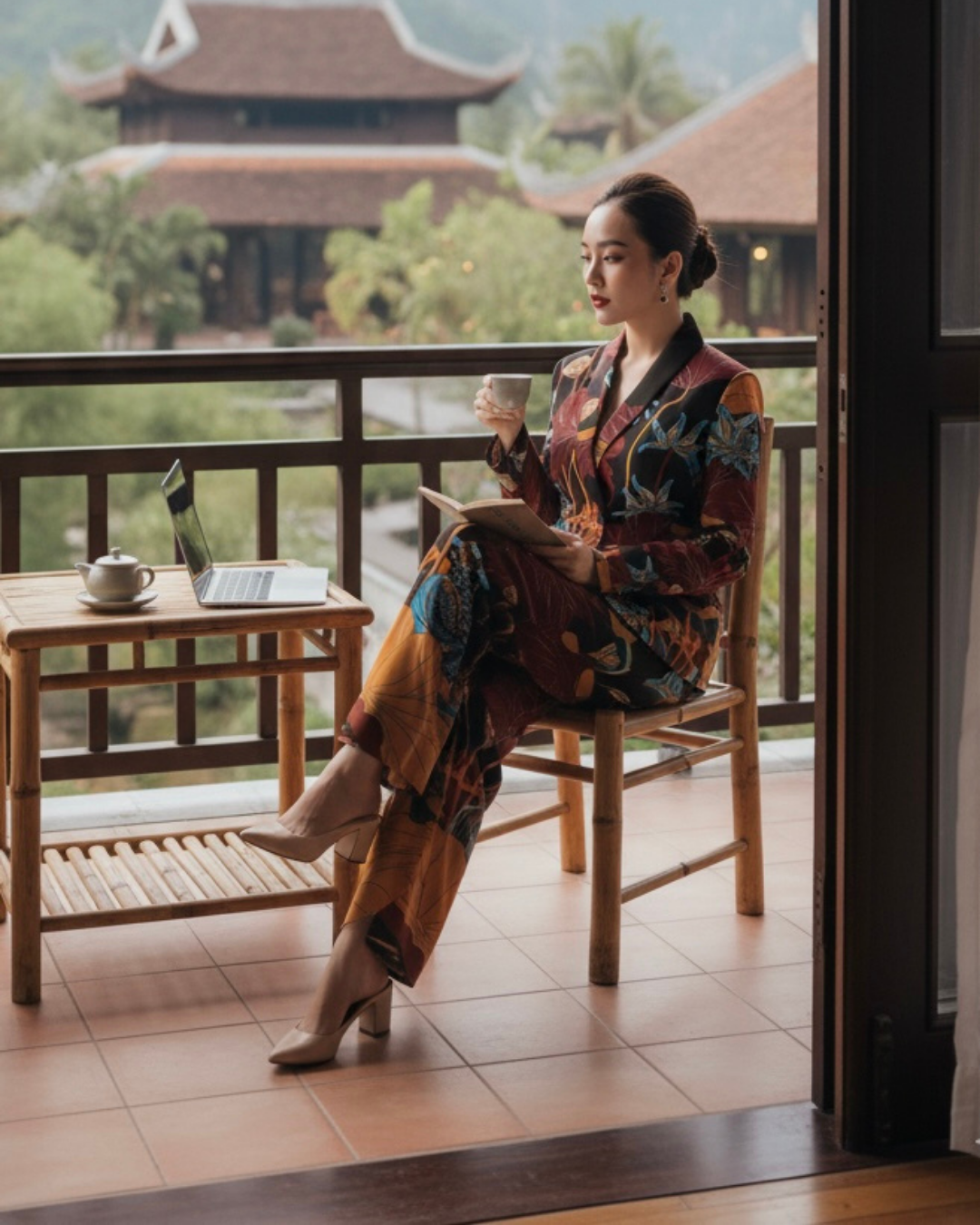 Bộ Vest Lụa / Họa tiết Uyên Ương Liên Hạ Nâu & Da Cam