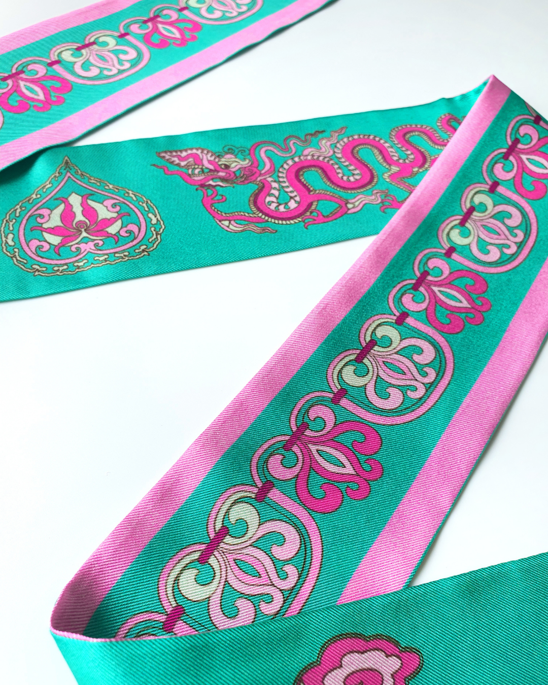 Quà Tặng Cao Cấp / Khăn Twilly Lụa Hương Vân Long Mộng / Xanh Ngọc & Hồng / 6cm x 150cm