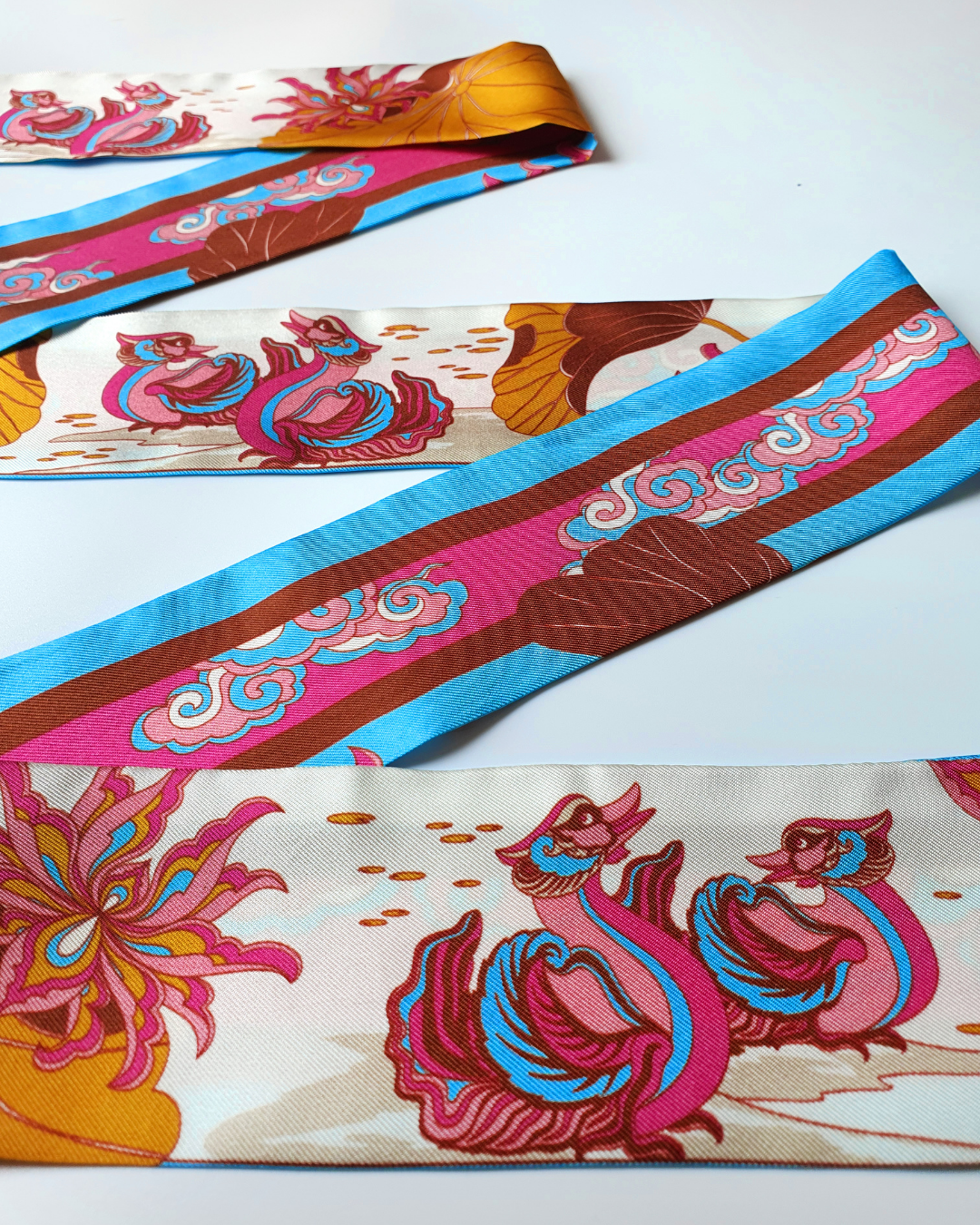 Quà Tặng Cao Cấp / Khăn Twilly Lụa Uyên Ương Liên Hạ / Be & Nâu / 6cm x 150cm