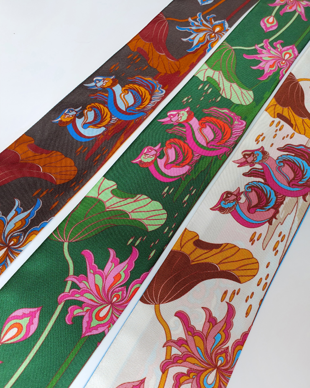 Quà Tặng Cao Cấp / Khăn Twilly Lụa Uyên Ương Liên Hạ / Xanh Lá & Hồng / 6cm x 150cm