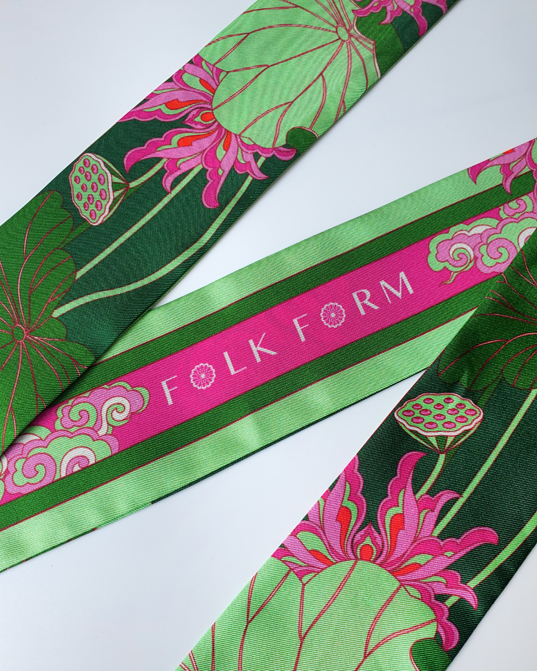 Quà Tặng Cao Cấp / Khăn Twilly Lụa Uyên Ương Liên Hạ / Xanh Lá & Hồng / 6cm x 150cm