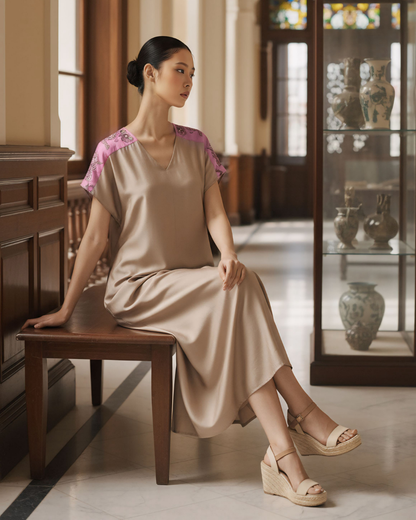 Đầm Lụa Cổ V Cộc Tay / Họa tiết Lụa Trơn Be Hồng & Twilly Phụng Vũ Vân Ca Hồng