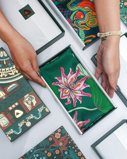 Set 3 Quà Tặng Doanh Nghiệp Cao Cấp / Khăn Twilly Lụa Uyên Ương Liên Hạ / Xanh Lá & Hồng