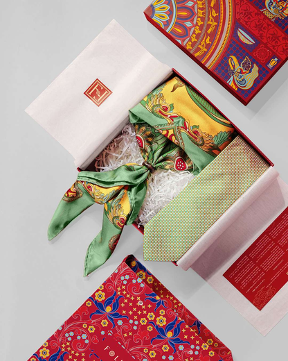 Quà Tặng Cao Cấp / Khăn Lụa Vuông Hương Vân Long Mộng / Xanh Lá & Vàng