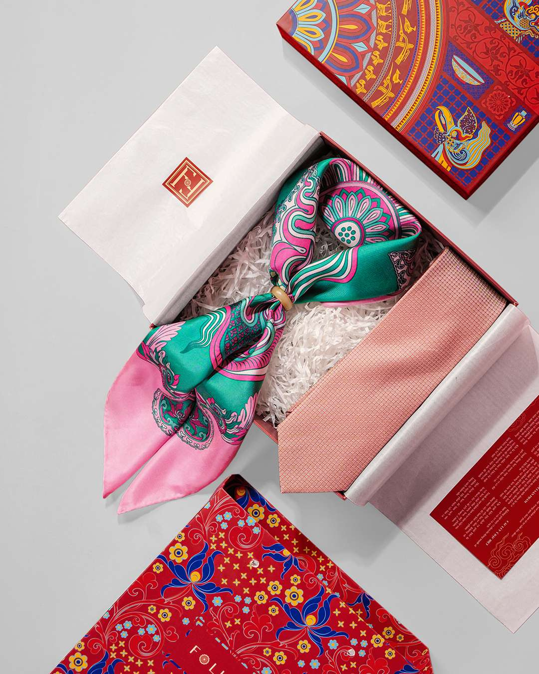 Quà Tặng Cao Cấp Tinh Xảo / Khăn Lụa Vuông Hương Vân Long Mộng / Xanh Ngọc & Hồng