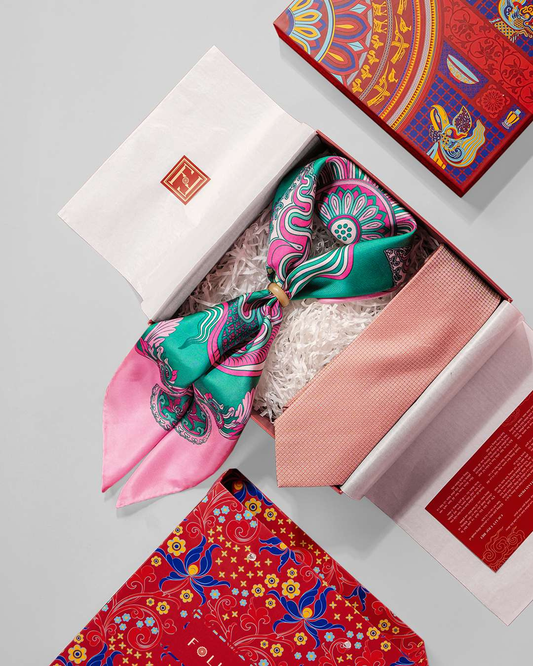 Quà Tặng Cao Cấp Tinh Xảo / Khăn Lụa Vuông Hương Vân Long Mộng / Xanh Ngọc & Hồng