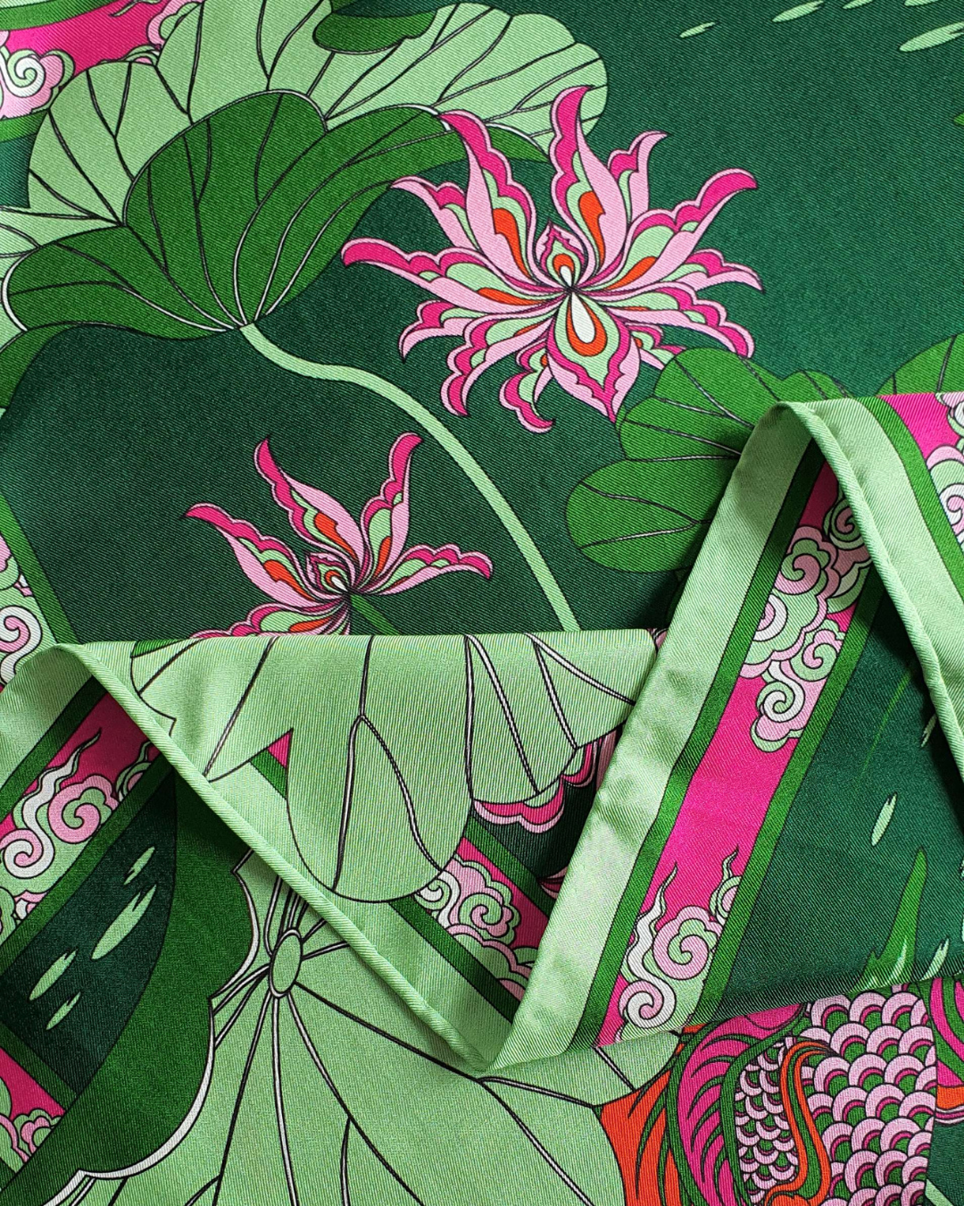 Khăn Lụa Uyên Ương Liên Hạ / Xanh Lá & Hồng / 90x90cm / 36x36in