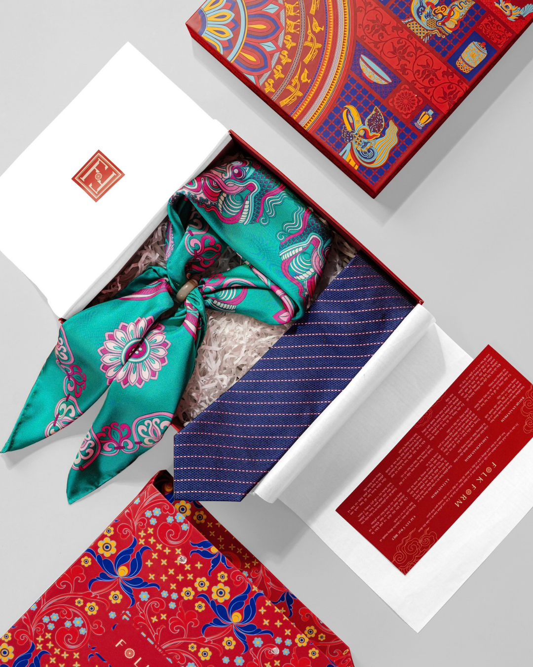 Quà Tặng Cao Cấp / Khăn Lụa Vuông Mây Hoạ Long Ân / Xanh Ngọc