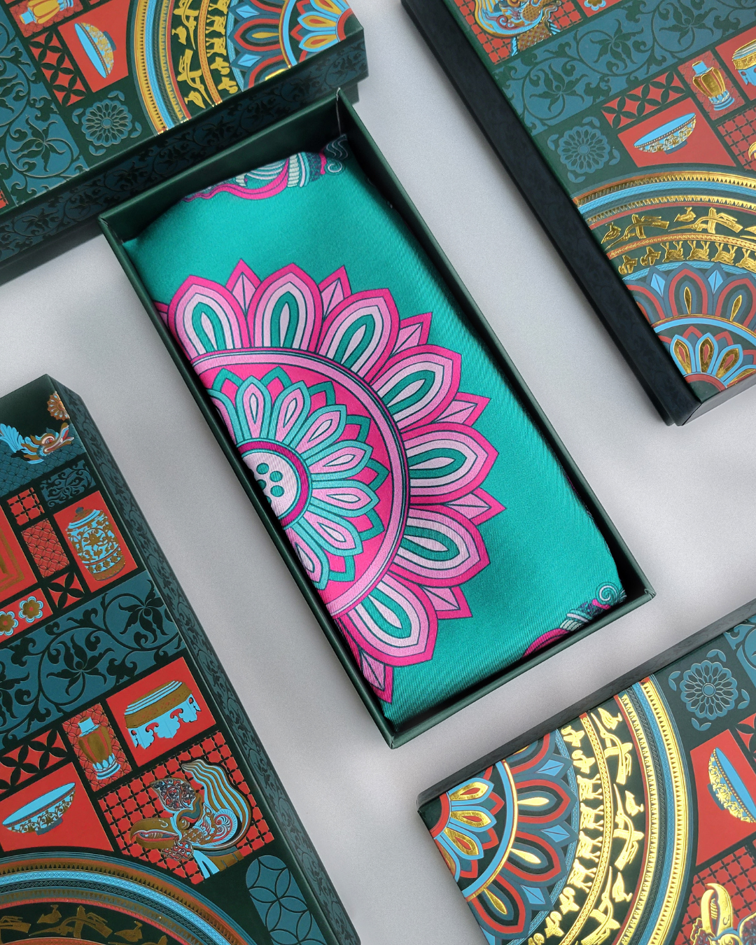 Quà Tặng Cao Cấp / Khăn Lụa Vuông Mây Hoạ Long Ân / Xanh Ngọc