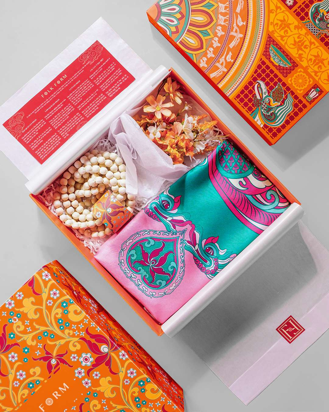 Quà Tặng Cao Cấp Tinh Hoa / Khăn Lụa Vuông Hương Vân Long Mộng / Xanh Ngọc & Hồng