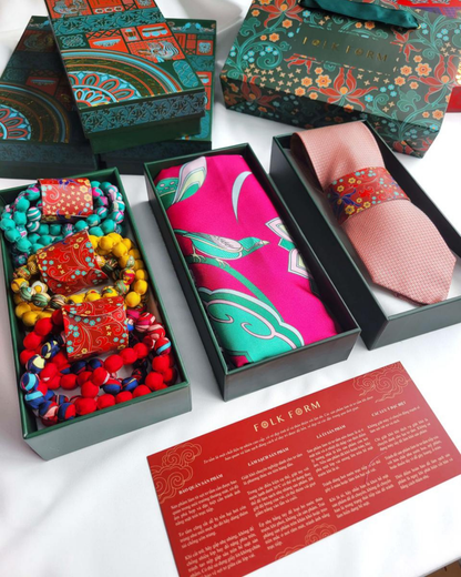 Quà Tặng Cao Cấp Tinh Tế / Khăn Lụa Vuông Cố Đô Liên Hoạ / Hồng & Xanh Lá