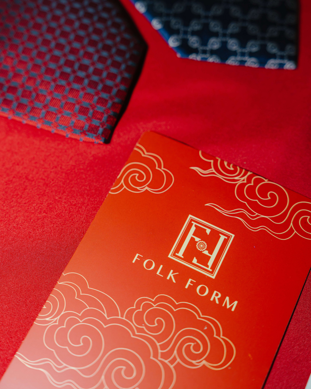 Quà Tặng Cao Cấp / Cà Vạt Lụa Gấm Hoa Văn Mắt Xích / Be / 8cm x 145cm