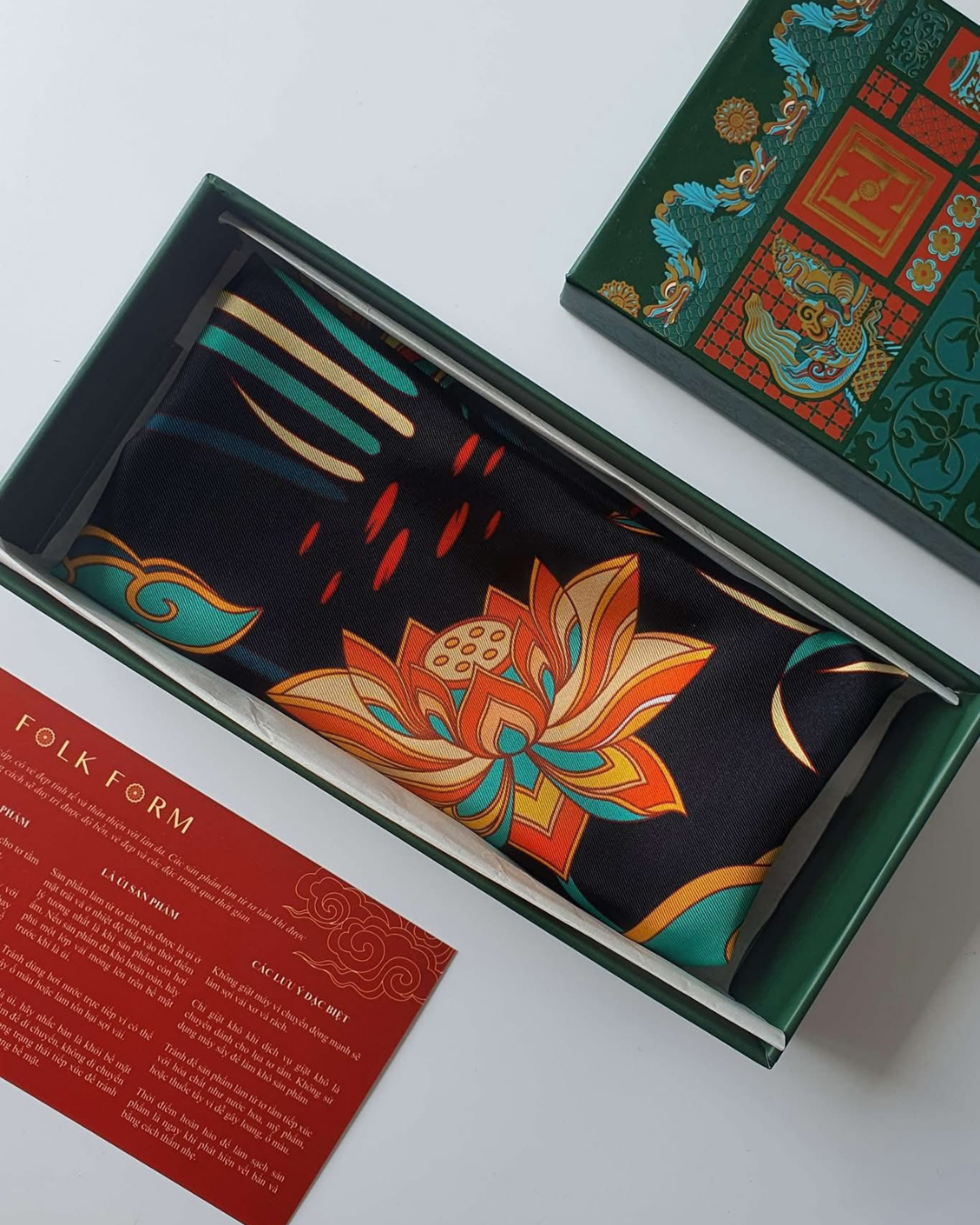 Khăn Lụa Cố Đô Liên Hoạ / Đen & Da Cam / 90x90cm / 36x36in