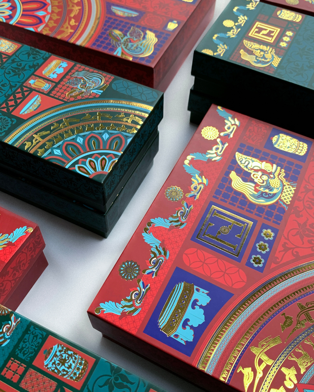 Quà Tặng Cao Cấp Tinh Xảo / Khăn Lụa Vuông Hương Vân Long Mộng / Xanh Lam Đậm