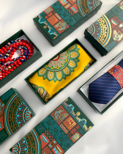 Quà Tặng Cao Cấp Tinh Vân / Khăn Lụa Vuông Mây Hoạ Long Ân / Vàng